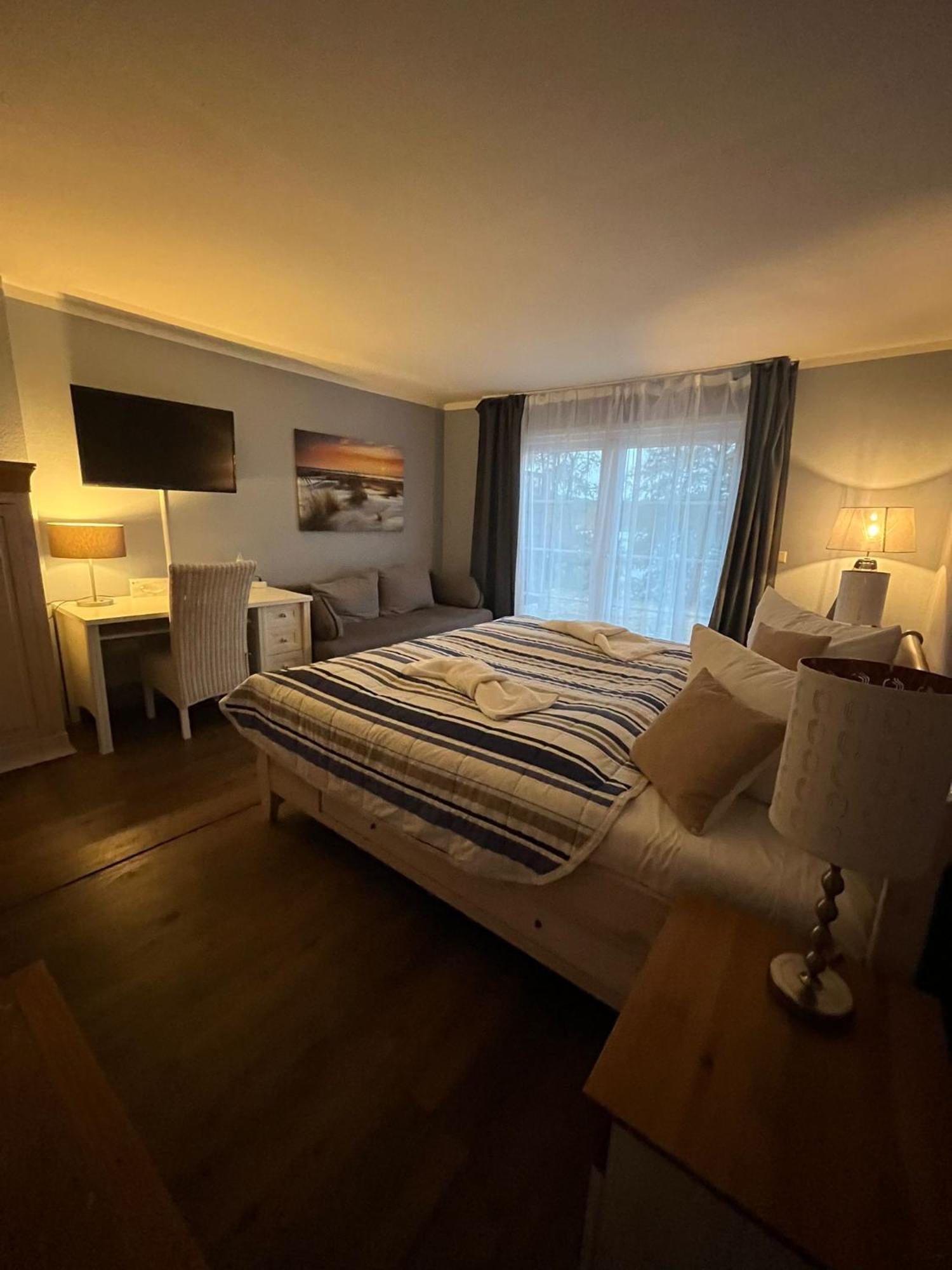 Strandhotel Vier Jahreszeiten Букков Экстерьер фото